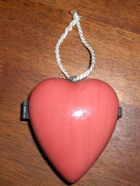 Hallmark Signature 90s Pocket Locket Coral 🪸 Pink Heart 💗 Keepsake Frame